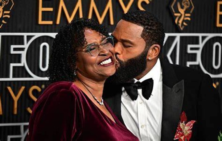 All About Anthony Anderson's Sister