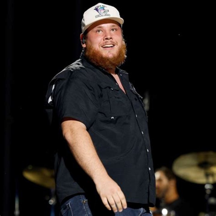 Luke Combs On &lsquo;Growin&rsquo; Up&rsquo; After Country&rsquo;s Unlikely Overnight