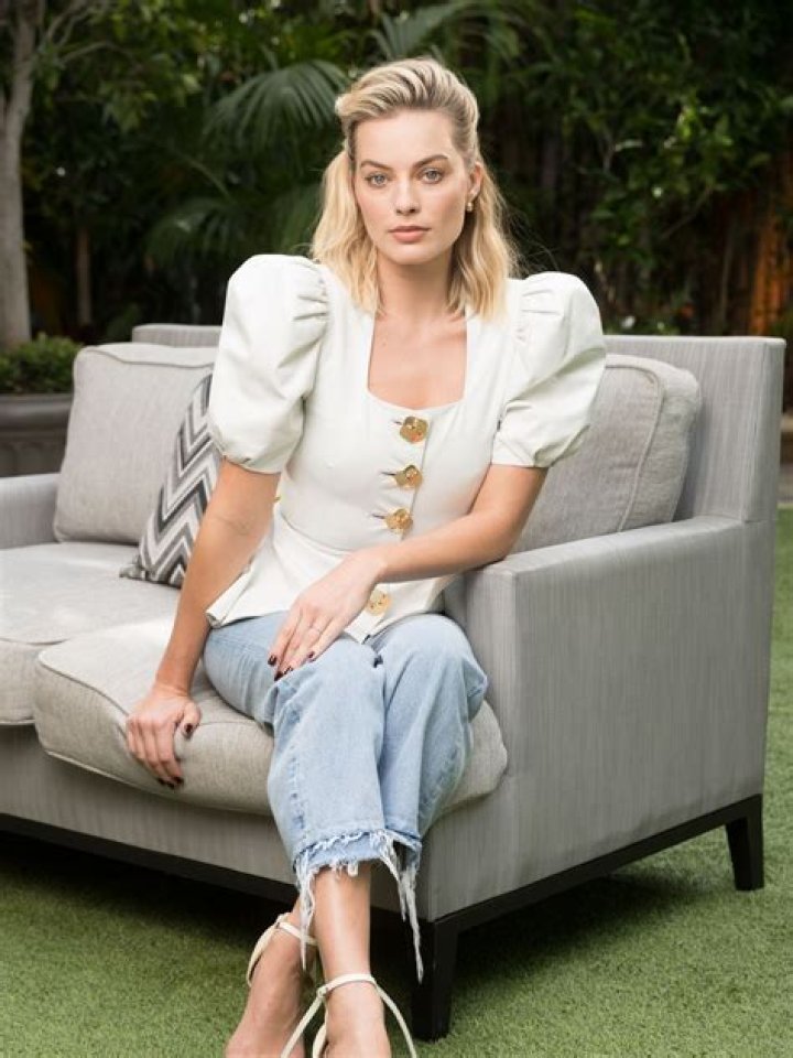 Margot Robbie Photoshoot for USA Today 2018 (More Photos) • CelebMafia